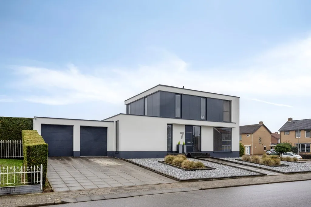 Vrijstaande woning te koop: Zuidsingel 7, Maasbracht