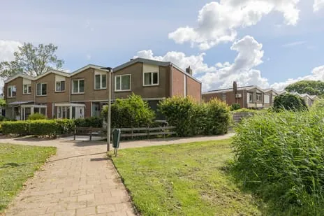 Corner house for sale: Zuidster 45, Puttershoek Woonkern Puttershoek