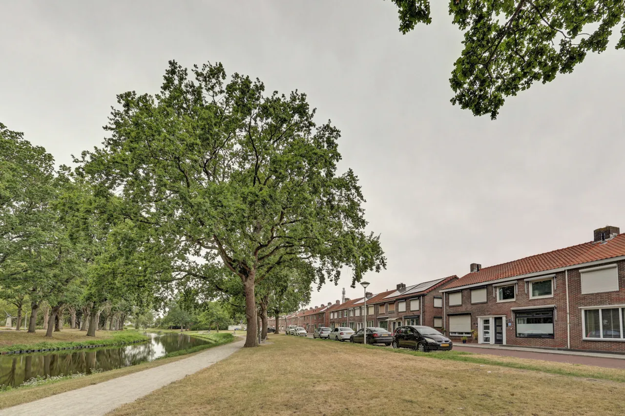 Tussenwoning te koop: Zuidwal 45, Steenbergen