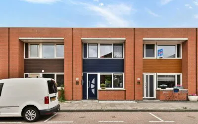 Tussenwoning te koop: Zuidzijdsedijk 182, Hoogvliet Noord Hoogvliet Rotterdam