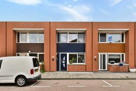 Tussenwoning te koop: Zuidzijdsedijk 182, Hoogvliet Noord Hoogvliet Rotterdam
