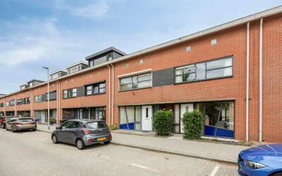 Tussenwoning te koop: Zuidzijdsedijk 96, Hoogvliet Noord Hoogvliet Rotterdam
