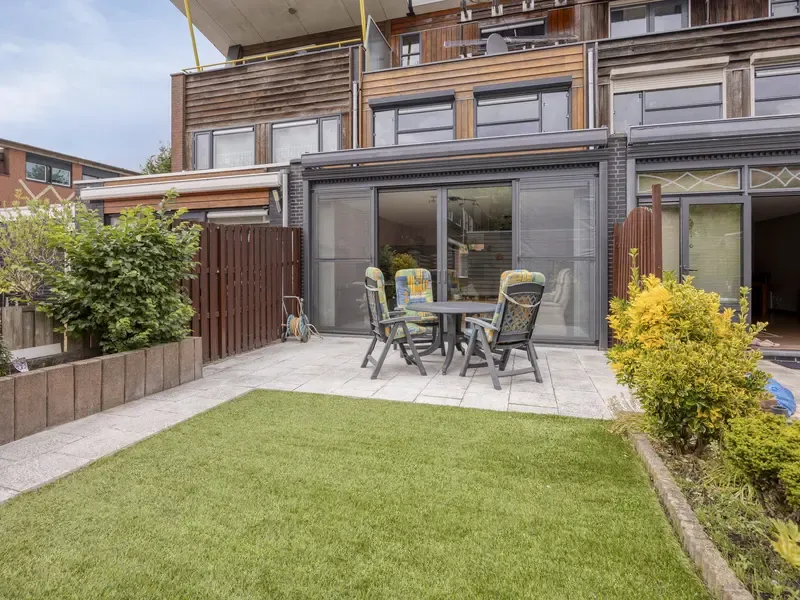 Tussenwoning te koop: Zuidzijdsedijk 96, Hoogvliet Rotterdam