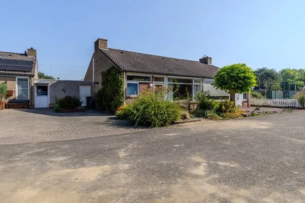 Tussenwoning te koop: Zuster Paladiaplantsoen 26, Meerssen Meerssen