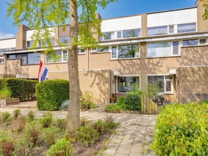 Tussenwoning te koop: Zuster Lankhaarlaan 16, Willemstad