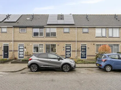 Tussenwoning te koop: Zwaanhil 13, Bergen Op Zoom