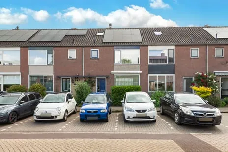 Terraced house for sale: Zwaanstraat 11, Bleskensgraaf-Dorp Bleskensgraaf Ca