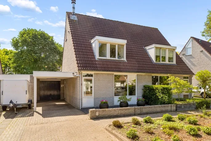 Tussenwoning te koop: Zwaluwborch 27, De Overlaet oost Rosmalen
