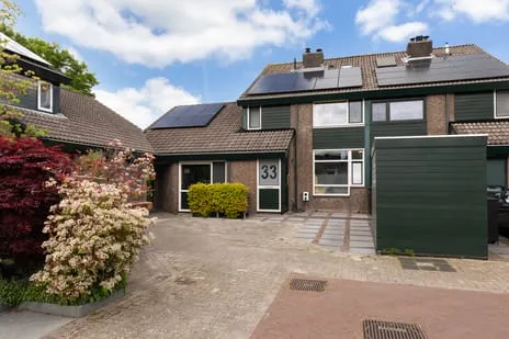 Tussenwoning te koop: Zwaluwenburg 33, Mildenburg en omgeving Dordrecht