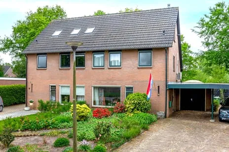 Twee-onder-één-kap te koop: Zwaluwhof 33, Vogelwijk en De Borgen Stadskanaal