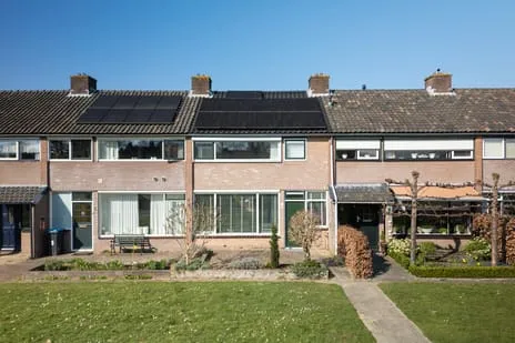 Tussenwoning te koop: Zwaluwlaan 7, Dieren-Noord boven spoorlijn Dieren