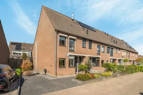 Hoekwoning te koop: Zwaluwplaats 20, Numansdorp Woonkern Numansdorp