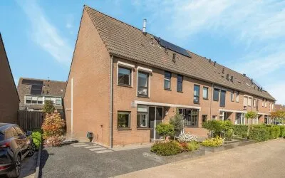 Hoekwoning te koop: Zwaluwplaats 20, Numansdorp Woonkern Numansdorp