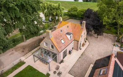 Vrijstaande woning te koop: Zwaluwsedijk 5, Verspreide huizen Lage Zwaluwe Lage Zwaluwe