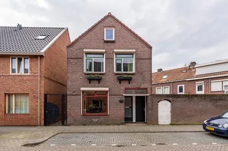 Vrijstaande woning te koop: Zwaluwstraat 18, Vogeltjesbuurt West Tilburg