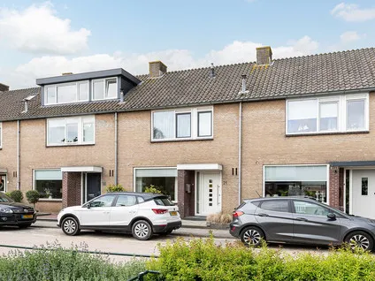 Tussenwoning te koop: Zwaluwstraat 21, Bleskensgraaf-Dorp Bleskensgraaf Ca