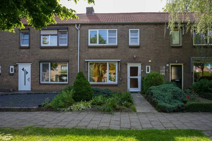 Tussenwoning te koop: Zwaluwstraat 5, Kluis Geleen