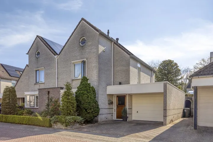 Twee-onder-één-kap te koop: Zwaluwstraat 6, Deppenbroek Enschede