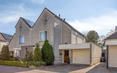 Twee-onder-één-kap te koop: Zwaluwstraat 6, Deppenbroek Enschede