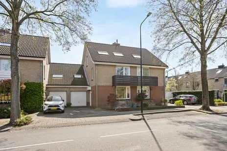 Tussenwoning te koop: Zwaluwweg 62, Bijdorp Voorschoten