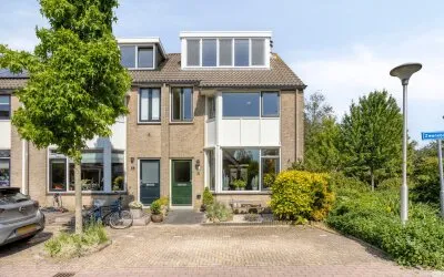 Hoekwoning te koop: Zwanebloem 1, Woubrugge-West Woubrugge