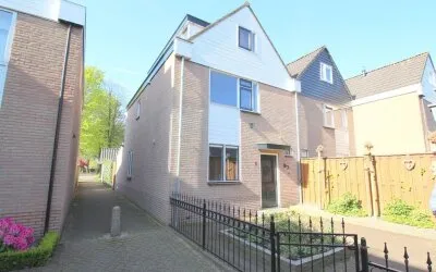 Hoekwoning te huur: Zwanebloem 15, Maartensdijk Kern Maartensdijk