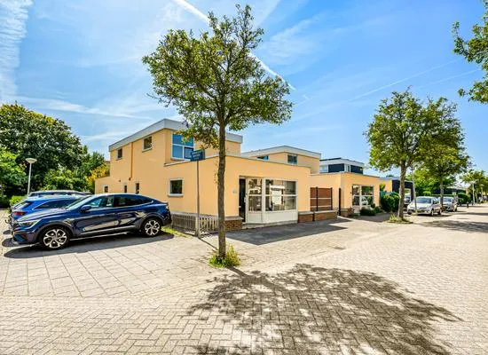 Tussenwoning te koop: Zwanebloembocht 203, Florarondebuurt Velserbroek