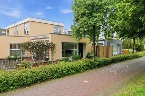 Tussenwoning te koop: Zwanebloemplantsoen 70, Florarondebuurt Velserbroek