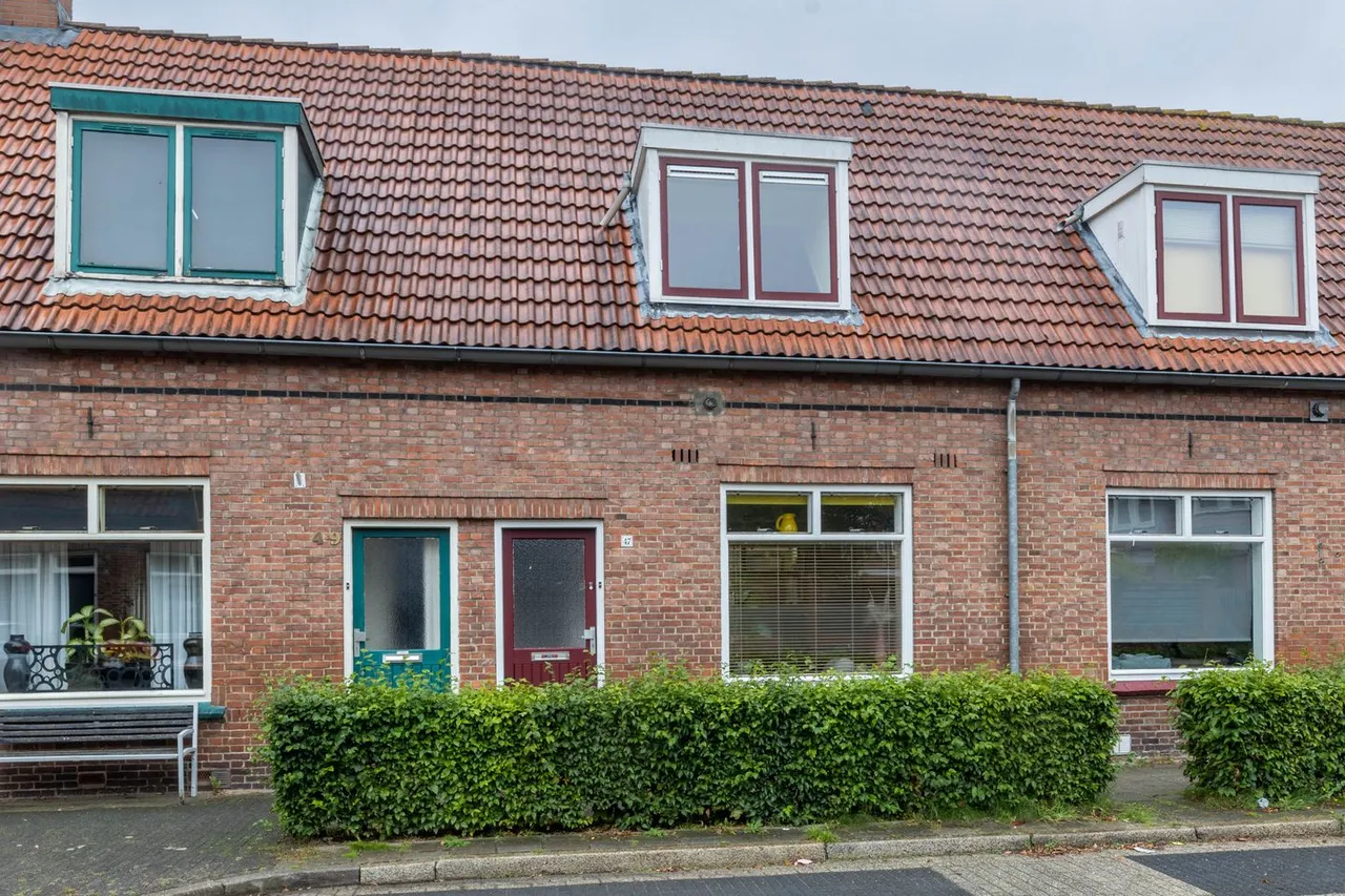 Tussenwoning te koop: Zwanebloemstraat 47, Almelo