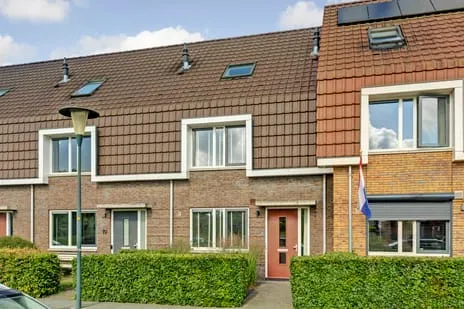 Terraced house for sale: Zwanenbloem 21, Lanenbuurt Elst (Ge)