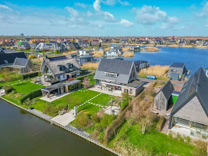 Vrijstaande woning te koop: Zwaneneiland 5, Meeroevers Meerstad