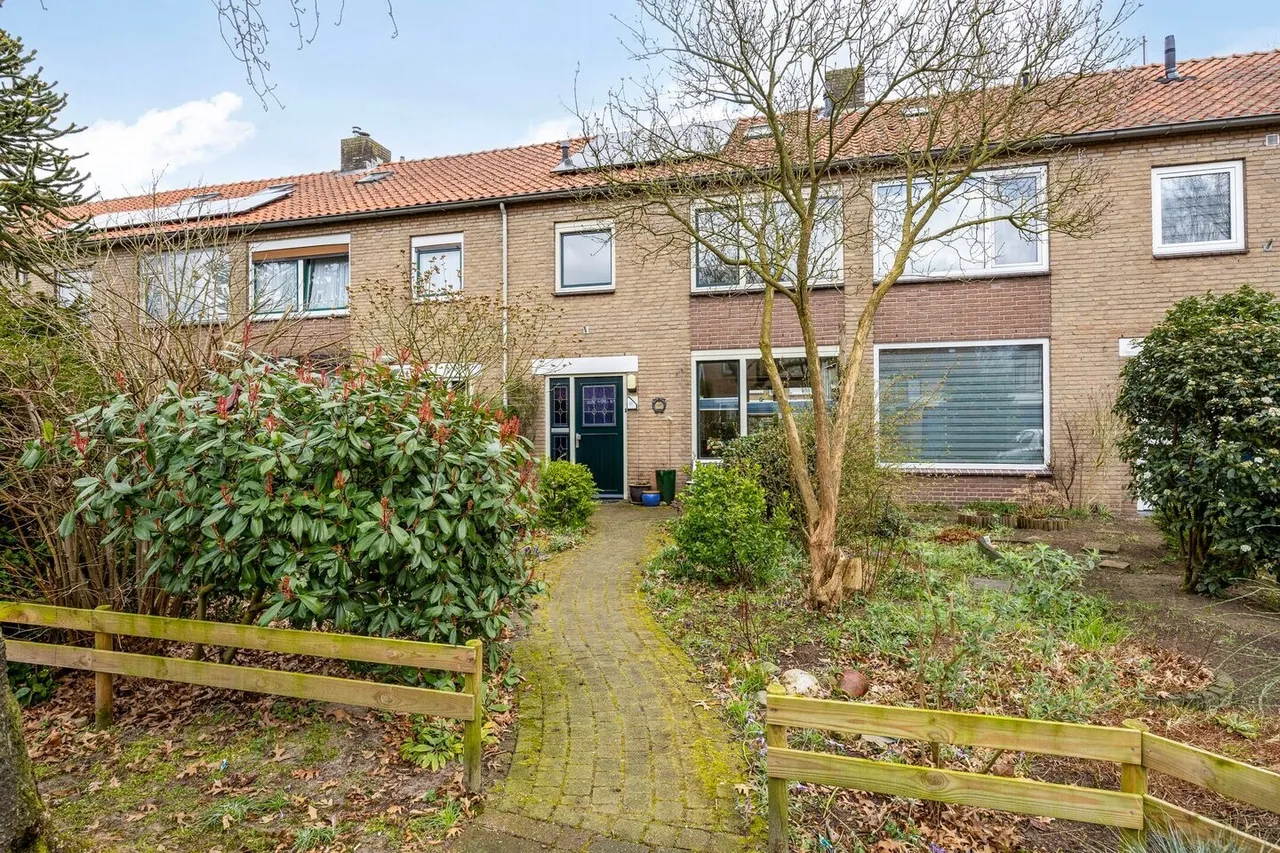 Tussenwoning te koop: Zwanensingel 63, Wijchen