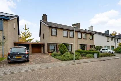 Tussenwoning te koop: Zwanenzetel 5, Roer-Zuid Roermond