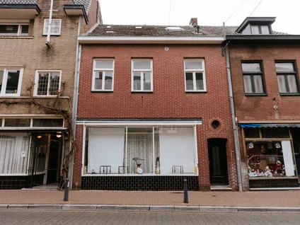 Tussenwoning te koop: Zwartbroekstraat 7, Binnenstad Roermond