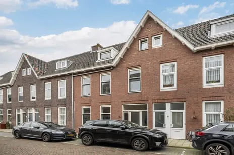 Tussenwoning te koop: Zwartewaalsestraat 50, Sandersbuurt Schiedam