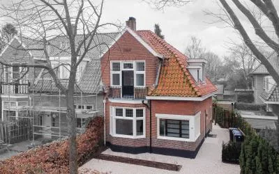 Corner house for sale: Zwarteweg 33, Lomanplein Bussum