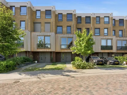 Tussenwoning te koop: Zwembaan 64, Vijfsluizen Vlaardingen