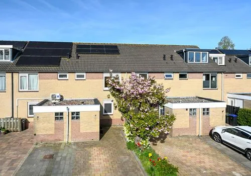 Tussenwoning te koop: Zwenkgras 7, Wilnis